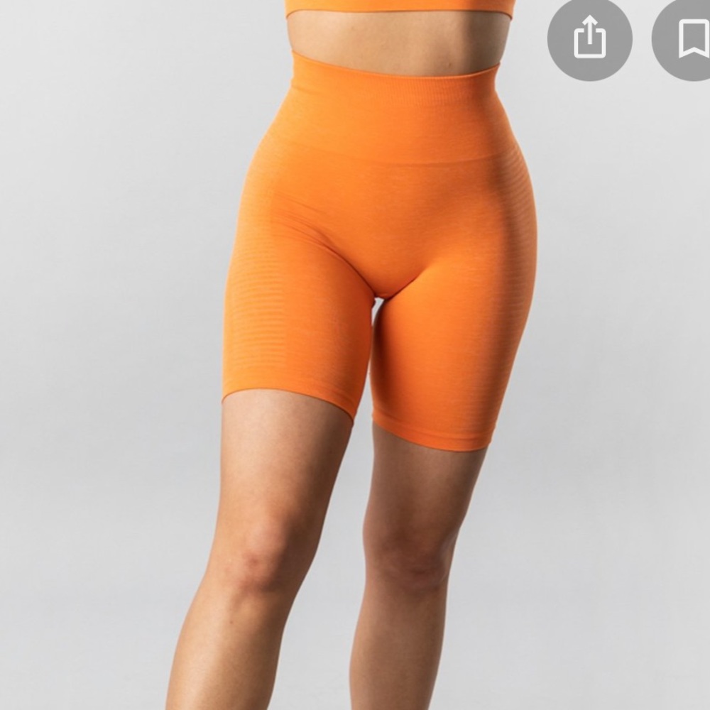 ALPHALETE SEAMLESS SHORTS